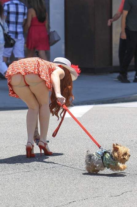 Фиби Прайс на прогулке в Беверли-Хиллз