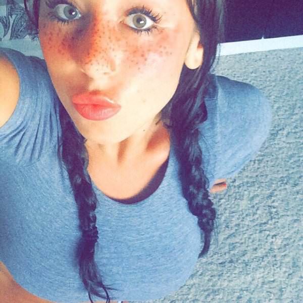 Крупные глаза крупным планом ✅ девушки