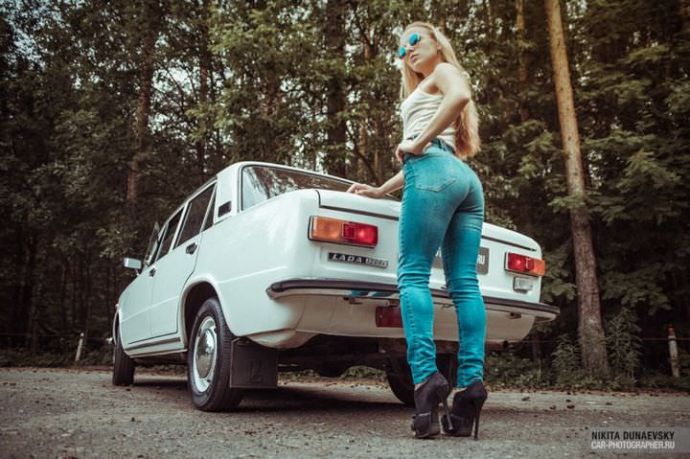 Девушка и отечественная копейка