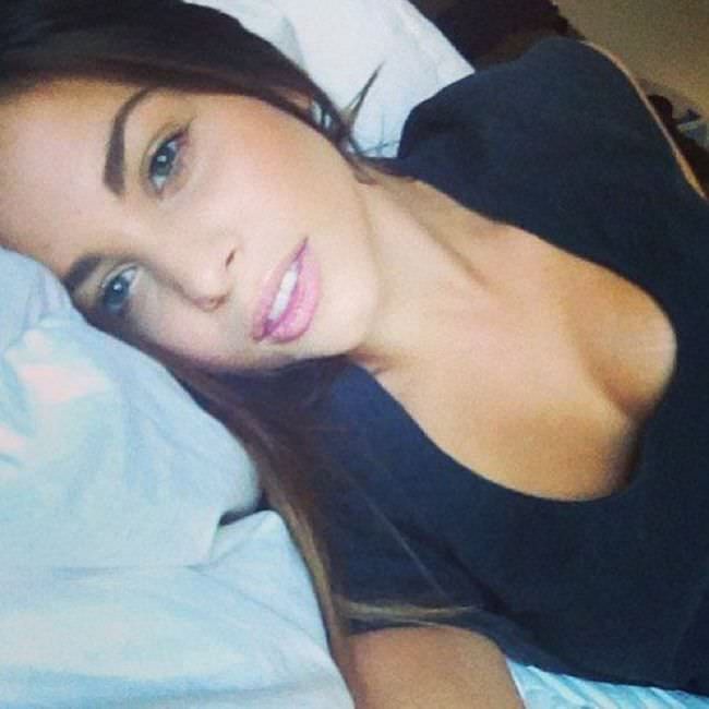 Откровенные фото красивых девушек из социальных сетей