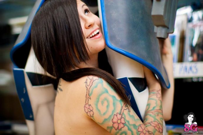 Татуированная жопастая стерва
