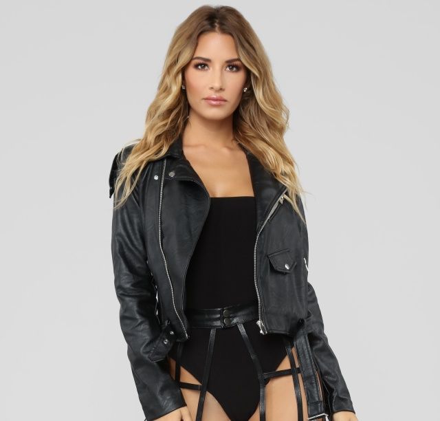 Брюки в сетку, которые сложно и назвать брюками (5 фото)