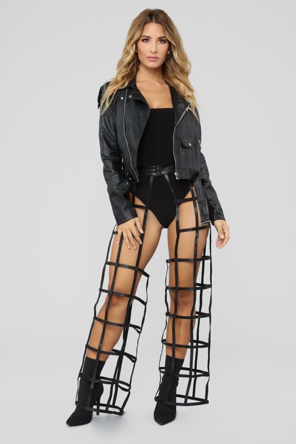 Брюки в сетку, которые сложно и назвать брюками (5 фото)