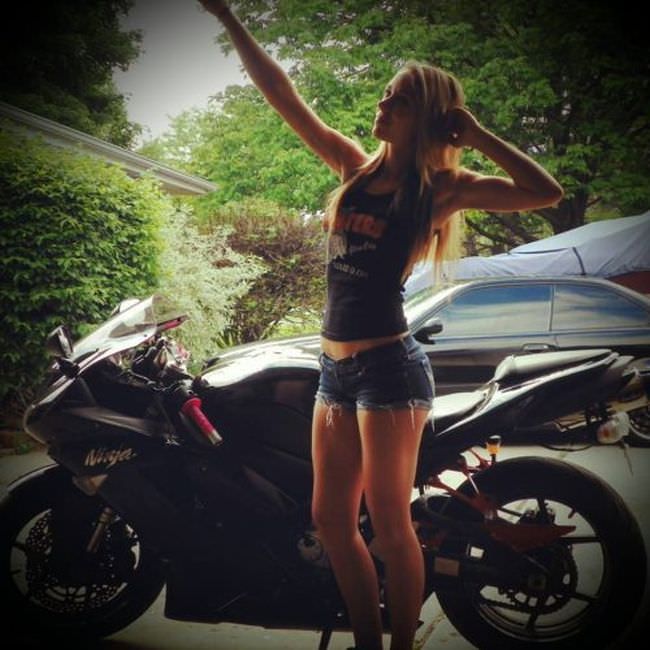 Девушки в коротких шортиках #2 (38 фото)