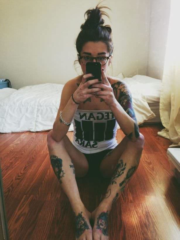 Очаровательные любительницы татуировок (33 фото)