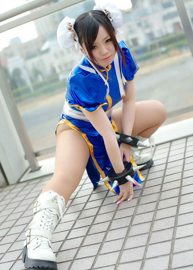 Девушки в образе персонажей "Street Fighter"