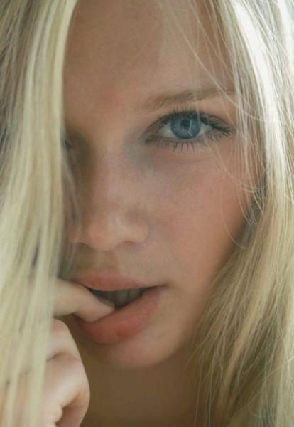 Девушки с сексуальными губами (35 фотографий)