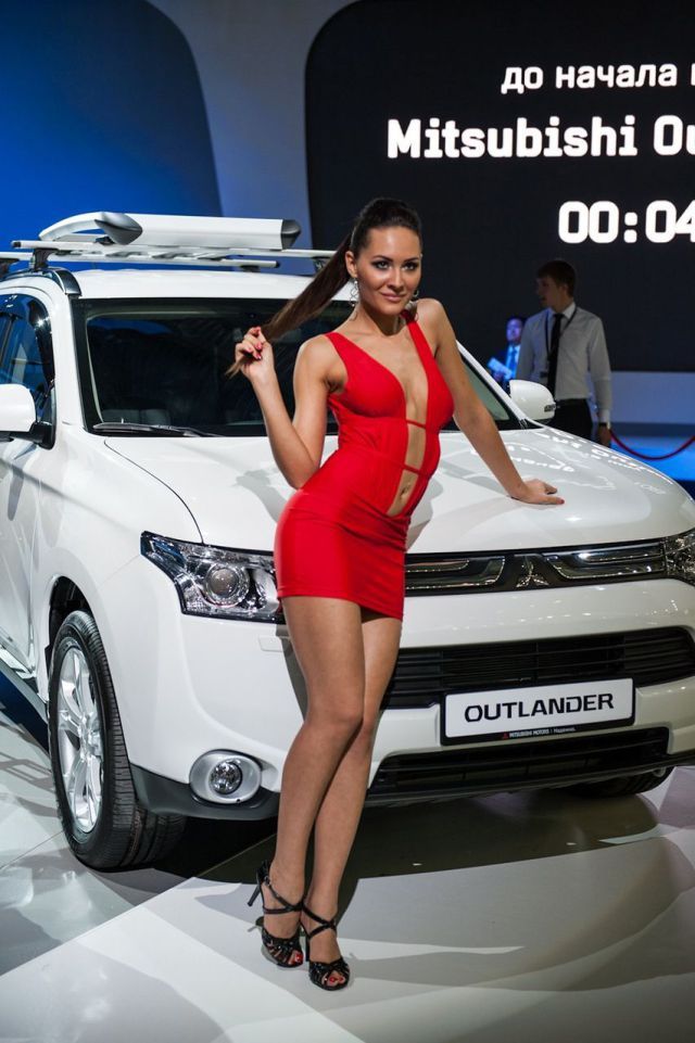 Девушки с Московского автосалона (52 фотографии)