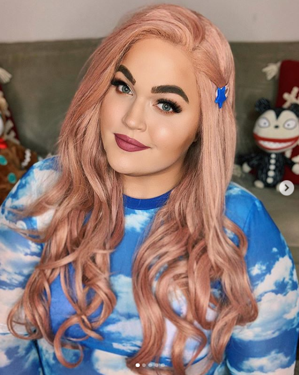 Лои Лейн - пышные формы этой блогерши славятся не только в Инстаграме