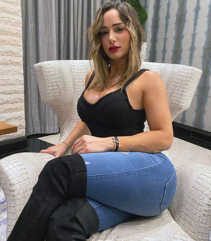 Бруна Лукас – бывший сотрудник McDonald's, а ныне одна из самых узнаваемых фитнес-моделей в мире