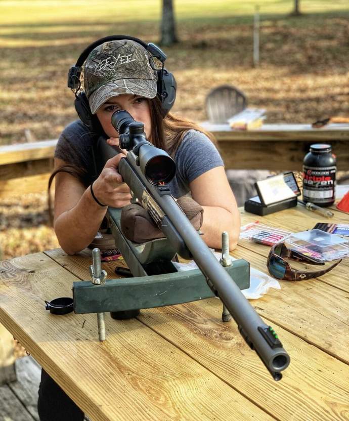 Простая деревенская (☞ﾟヮﾟ)☞ охотница из Алабамы Ханна Баррон