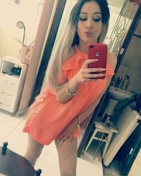 Селфи ✅ красивых девушек (50 фото)