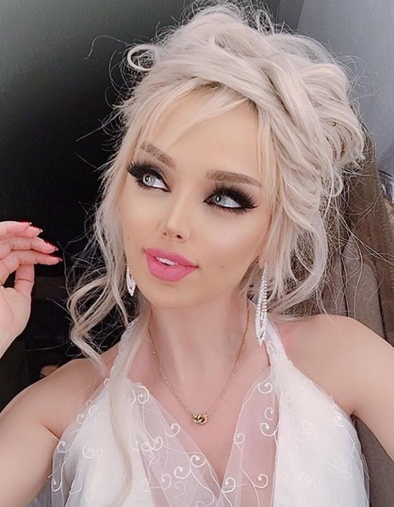 8 женщин с неестественной красотой