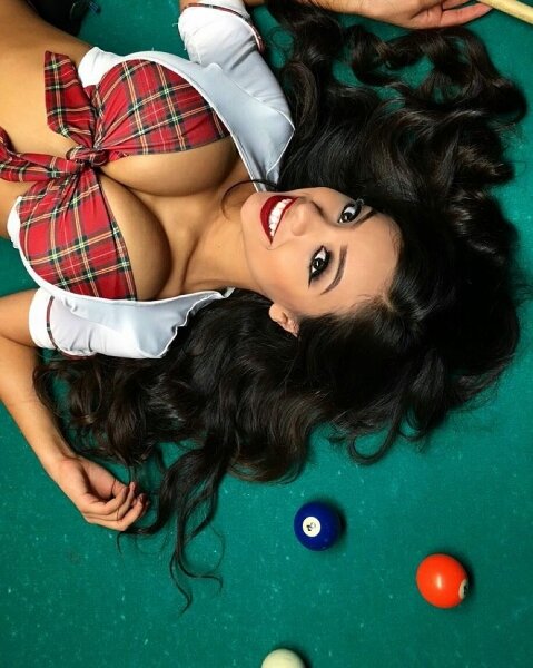 Alliyah бикини девушка