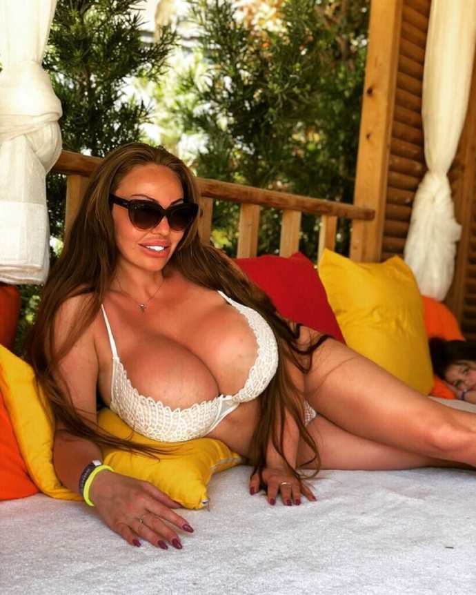 Таня Фогельман с 12 размером груди