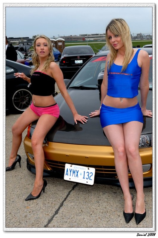 Девушки и машины