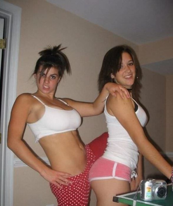 Девушки с огромными сиськами (55 фото)