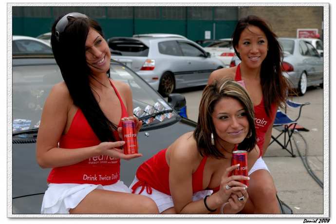 Девушки и машины