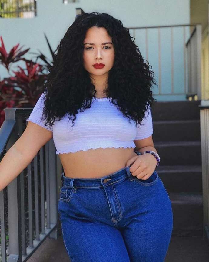 Необычная красота обаятельной модели размера плюс Натальи Лоренцо