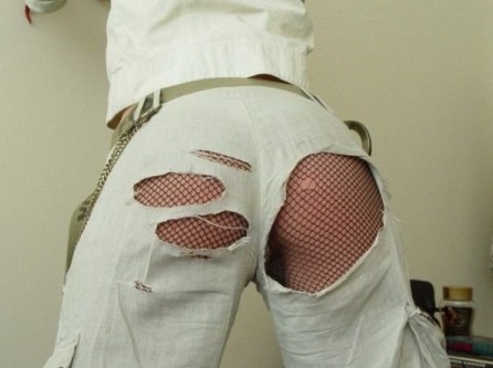 Современная мода и сурова и бледна