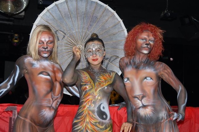 Сумашедший боди-арт (18 фото)