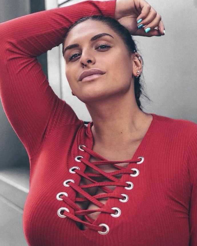 Настя Блинова. Пловец. Тяжелоатлетка.