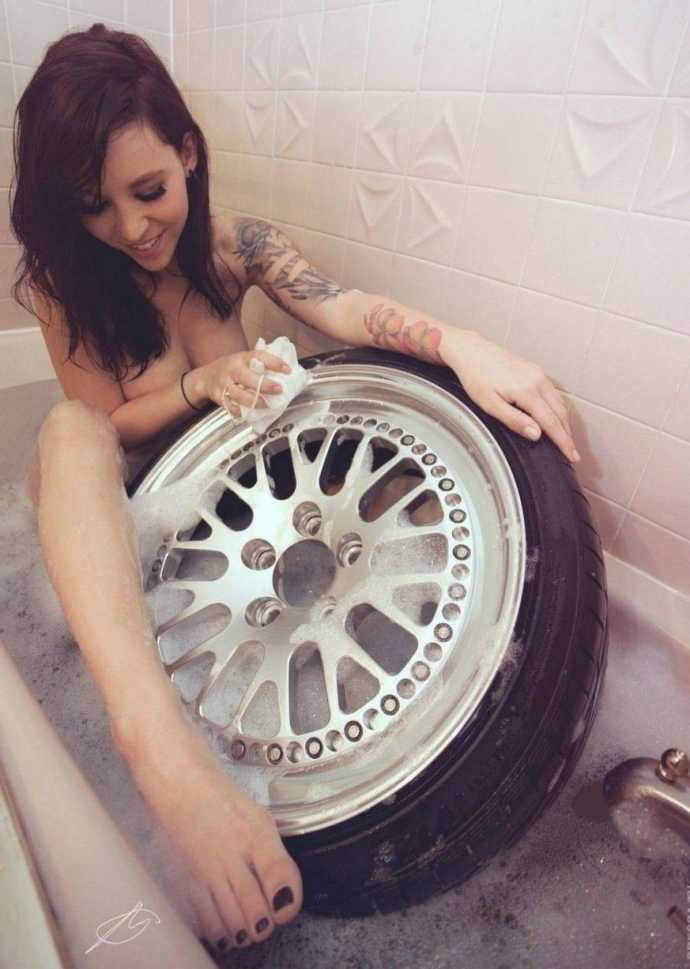 Фото приколы с девушками: когда муж гонщик формулы 1 и жопастая жена любит готовить