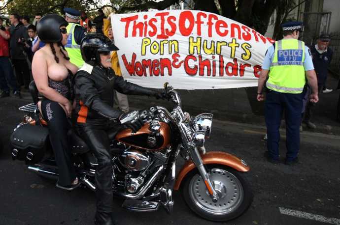 Сиськи на колесах