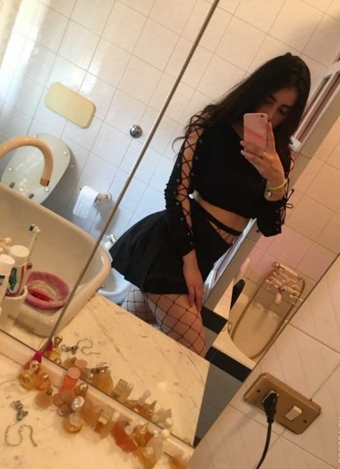 Завораживающие селфи красоток