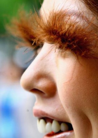 Мохнатые ресницы на глазах