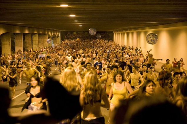 Студенческая традиция - пробежка в трусах