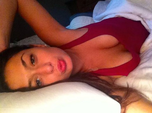 Фото и селфи женщин в кровати