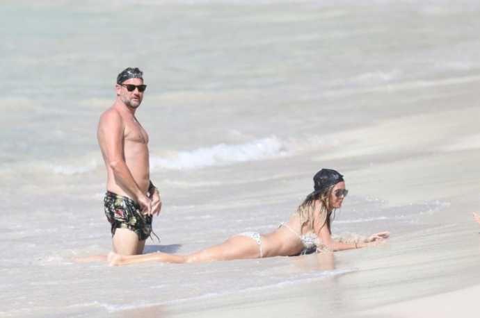 Супермодель и телеведущая Heidi Klum отдыхает на Карибах