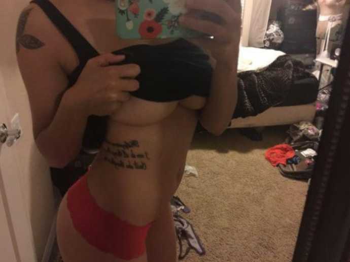 Фото селфи обнаженных девушек в бардаке