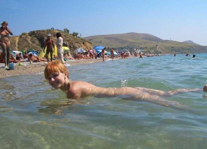 Фото: Жара на нудистском пляже