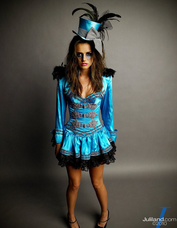 Tori Black в платье и без трусиков