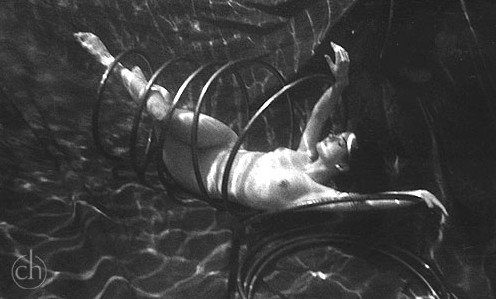 Фото: Ню под водой