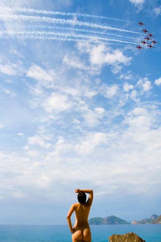 Фото: Обнажённые девушки на яхтах