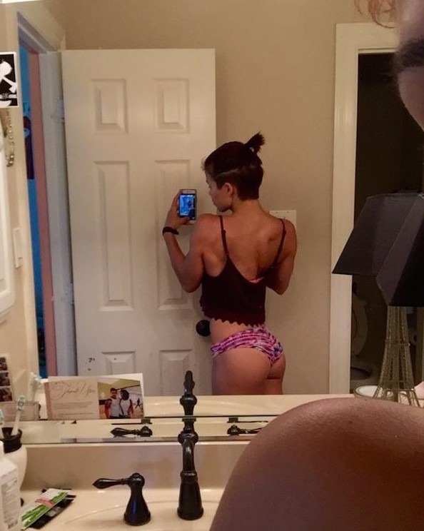 Фото: Селфи-девушки на 16/07/21