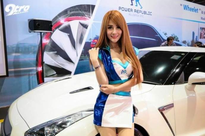 Фото: Девушки в автосалоне Бангкока