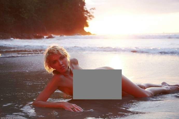 Фото: Обнаженная Jitka Branich позирует в лучах заката