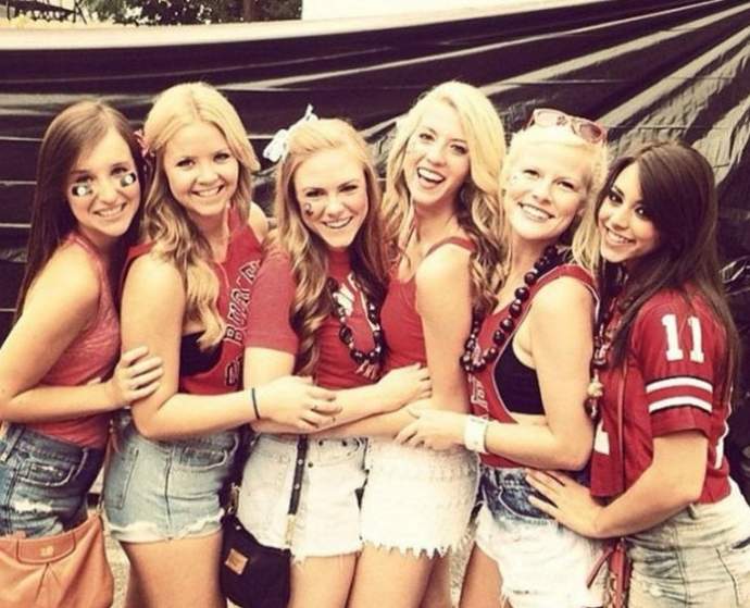 Фото: Очаровательные девушки-студентки