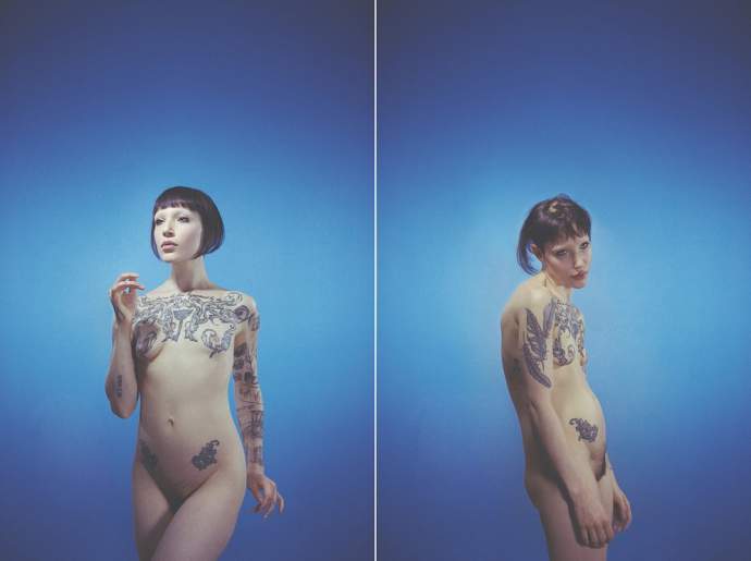 Фото: Осанка, имеет большое значение для голых девушек