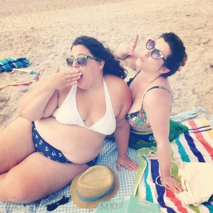 Смотреть фото: Пышки в бикини