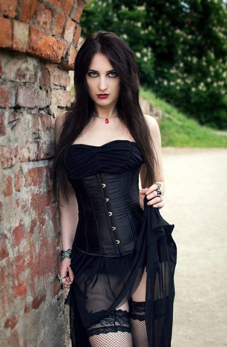 Девушки в стиле готики