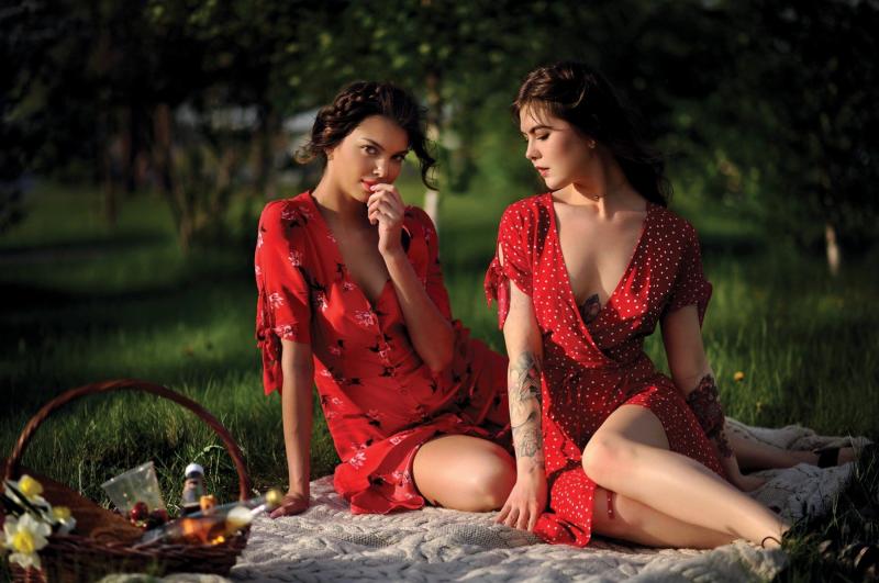 Погружение в мир сексуальной эстетики: увлекательное знакомство с обольстительными женщинами