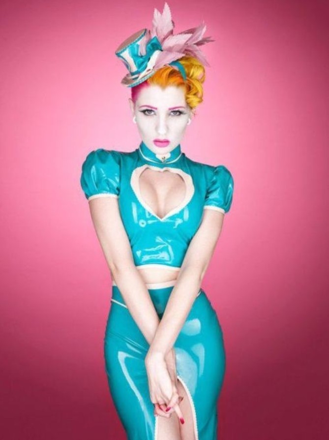 Фото: Латексные дивы