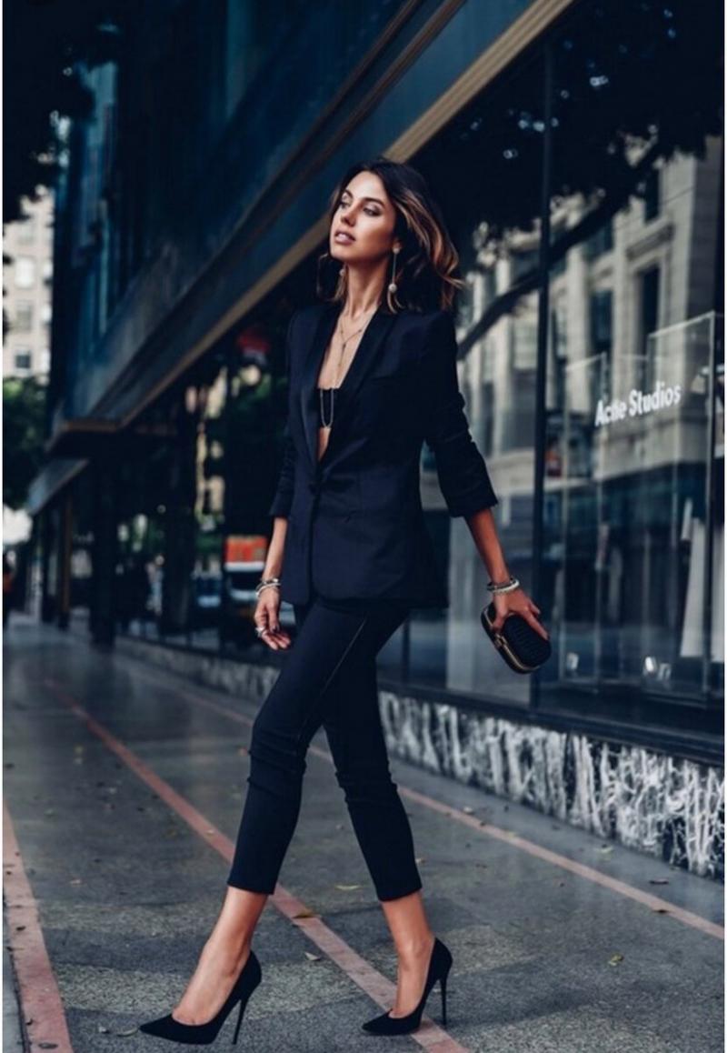 Очаровательные девушки в офисном стиле