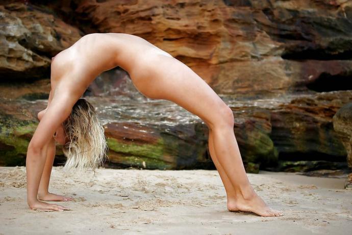 Мостик голышом