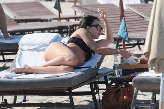 Фото: актриса Бри Тьеси в бикини